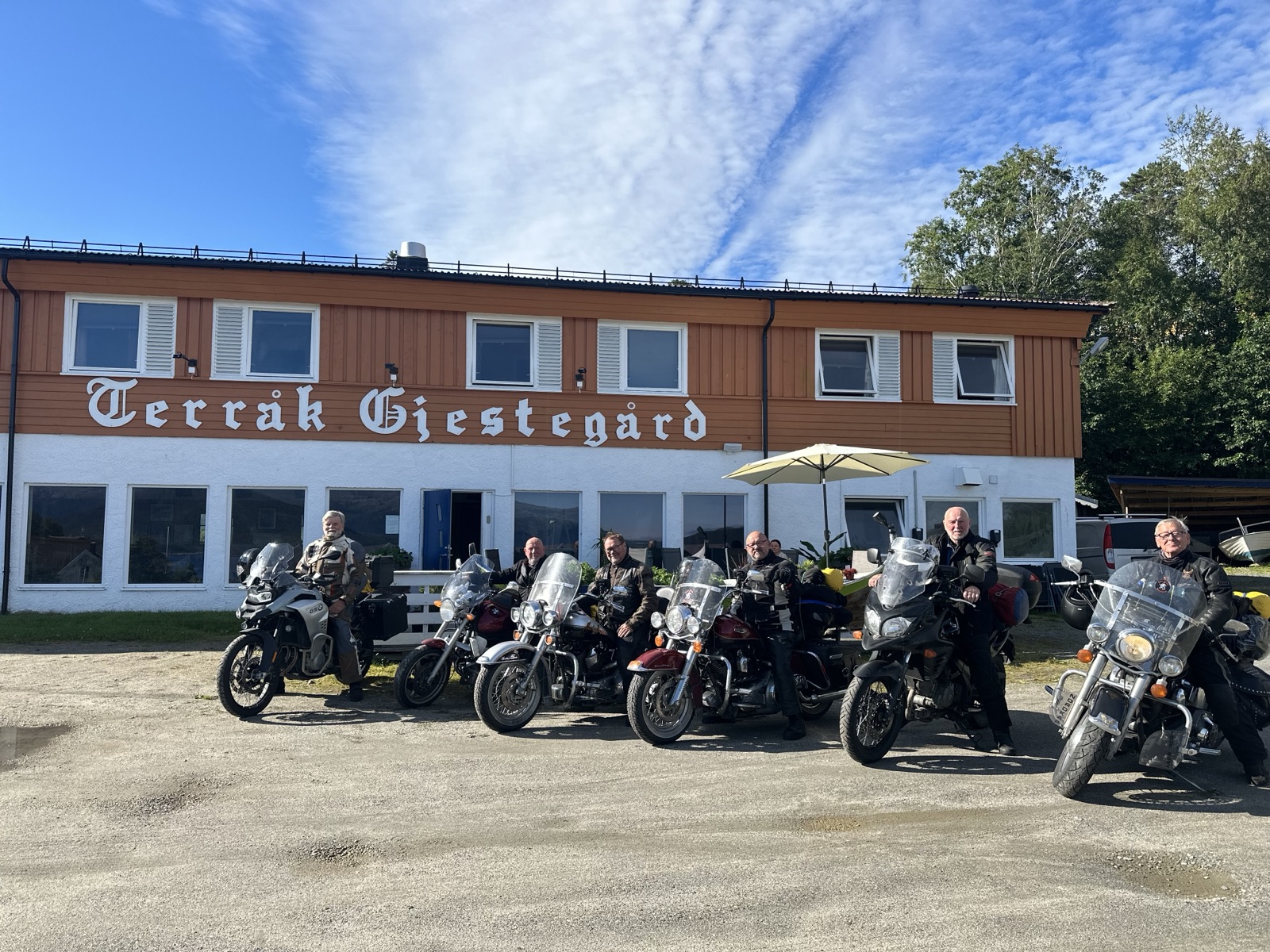 Motorcycle group in front of Terråk Gjestegård — Rider Wall